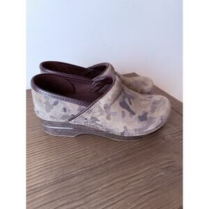 Dansko Professional Leather Clogs Army Green Camo Suede Women's Sz 38 7 7.5